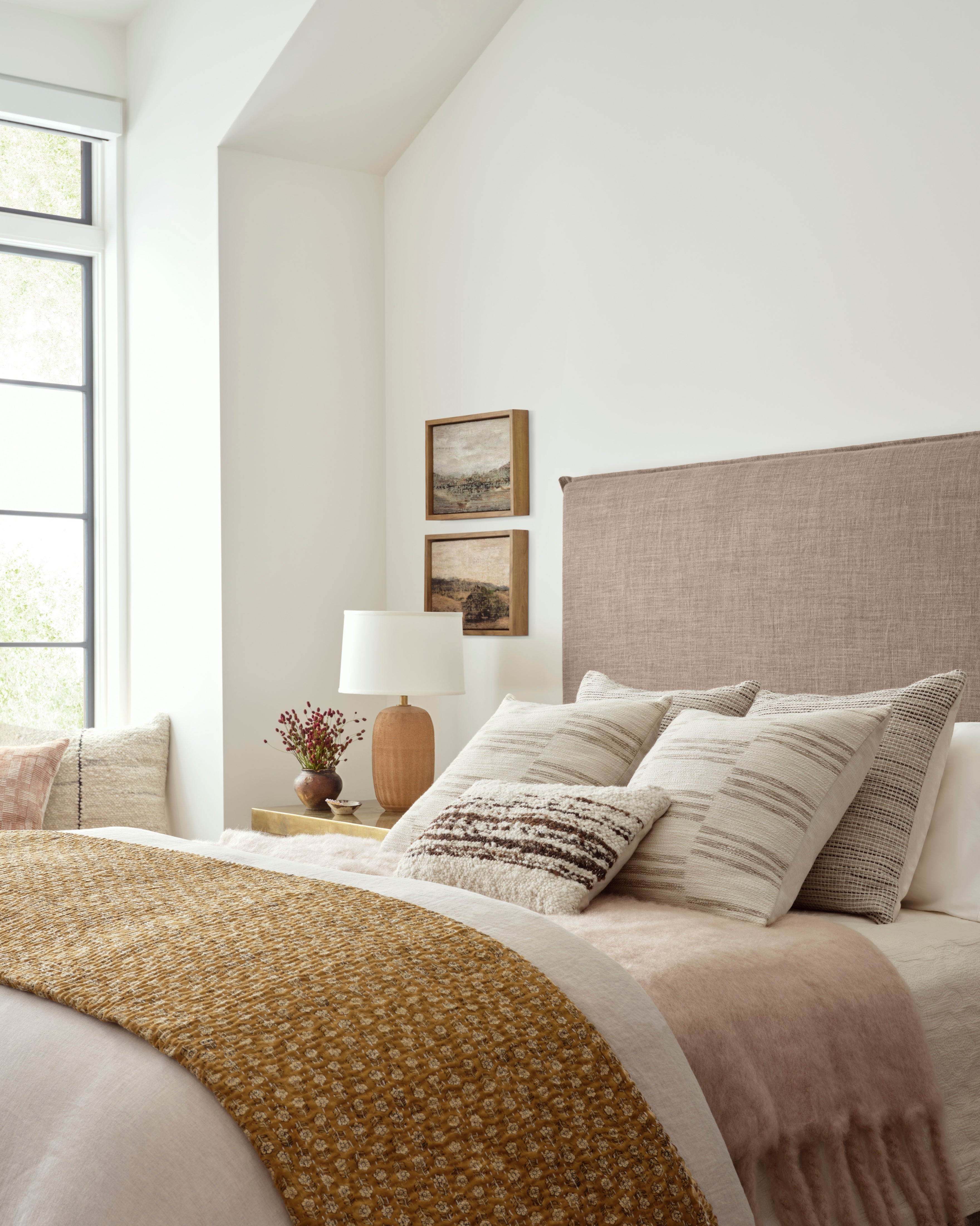 Amber Lewis Carla Pal0030 Ivory / Black Pillow